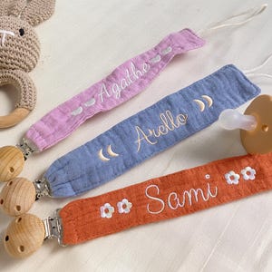 Custom Daisy Baby Pacifier Clip, Newborn Soother Chain, Personalized Wooden Pacifier Clip, Handmade Name Party Baptism Holder, Shower Gift