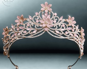 Blush Rosa Blumen Braut Tiara, Rose Gold Kristall Hochzeitskrone, Prinzessin Abschlussball Kopfschmuck, Romantischer Strass Haarschmuck, Silber Tiara