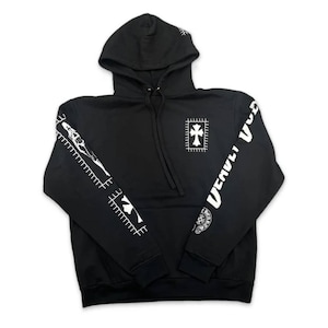 Zwarte gothic streetwear-hoodie met opvallende witte grafische print