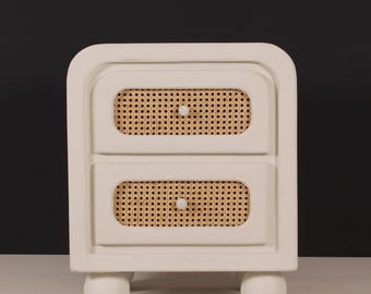 Mesita de noche de yeso y hormigón hecha a mano - Mesita de noche de madera blanca con cajones de mimbre