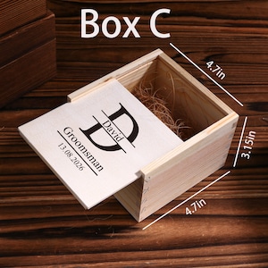 May include: A wooden box with a hinged lid, labeled "Box C." The lid is engraved with "David," "Groomsman," and the date "13.08.2026." The box measures 4.7 inches by 3.15 inches. The box is filled with decorative straw.