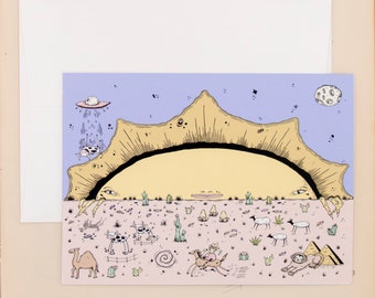 Puede incluir: Una tarjeta de felicitación caprichosa que representa un paisaje desértico surrealista con un gran sol, una nave espacial alienígena y varios animales de dibujos animados. El texto en la tarjeta dice: 'One said it was an owl'.