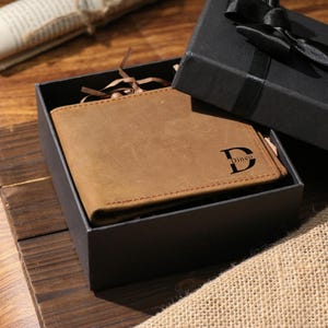 Personalized Leather Wallet –Engraved Men’s Wallet with Name or Initials,Anniversary Gift, Boyfriend Gift,Husband Gift,Romantic Gift for Him