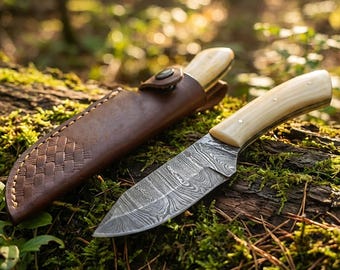 Couteau de chasse damas personnalisé avec manche en os de chameau – Couteau à dépecer fait main à lame fixe | Cadeau pour lui