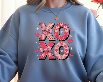 Valentine Class Gift Shirt, XO Valentine Shirt, Cute Love Graphic Tee, Classroom Valentine Gift, Minimal Heart Bow Valentine T-Shirt BK688