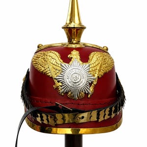 Spike Helm aus rotem Leder mit Messing Adler Emblem für Cosplay, Theater, und historische Displays