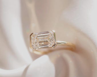 14K Gold Half Bezel Set East-West Emerald Cut Moissanite Engagement Ring, D-VVS1 2.50 CT Emerald Diamond Ring, Horizontal Emerald Cut Ring.