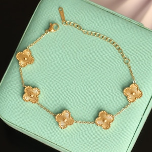 Elegant 18K Gold Plated Clover Bracelet, Lucky Four-Leaf Charm, Dainty Floral Design, Adjustable Chain, Handmade Jewelry for Women