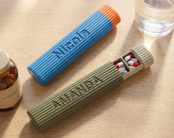 Personalisierter wöchentlicher Pillenorganisator, benutzerdefinierter Name 7-Tage-Pillenbox, Reisevitaminkasten, Medizinspender, kleiner Pillenbehälter