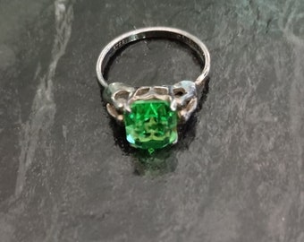 Uranium glass glow ring signed Sarah Cov STERLING adjustable size Victorian style