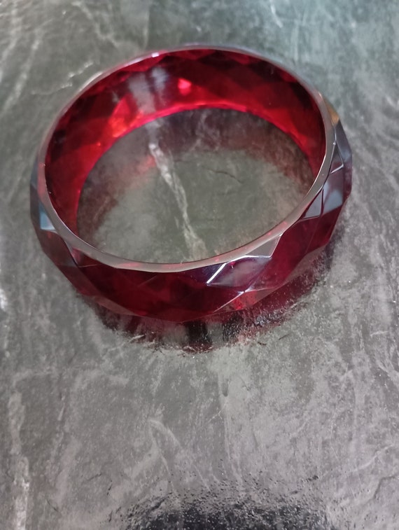 Ruby red faceted Lucite acrylic bangle - image 5