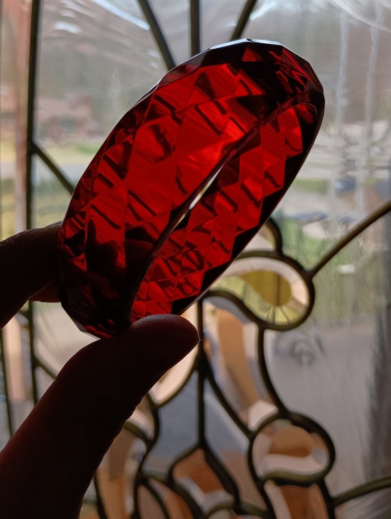 Ruby red faceted Lucite acrylic bangle - image 2