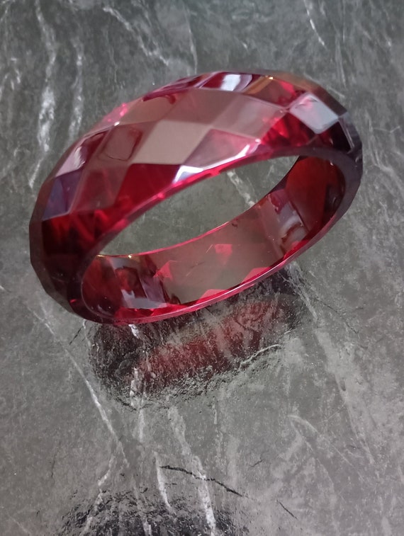 Ruby red faceted Lucite acrylic bangle - image 6