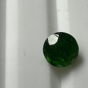 Garnet Demantoid Green Garnet Glossulare Garnet Round Shape Faceted Top color Gem quality Garnet 5.2 mm size 0.9 carat weight
