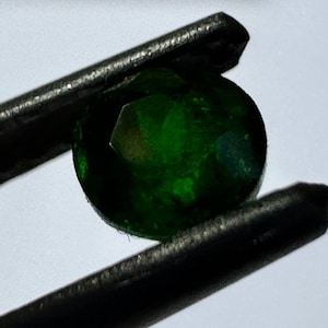 Garnet Demantoid Green Garnet Grossulare Garnet Round Shape Faceted Top color Gem quality Garnet 3.9MM size 0.4 Carat Weight