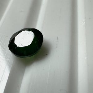Garnet Demantoid Green Garnet Grossulare Garnet Round Shape Faceted Top color Gem quality Garnet 5.6MM size 1.0 Carat weight