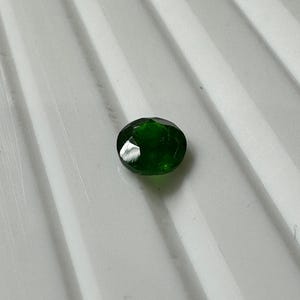 Garnet Demantoid Green Garnet Grossulare Garnet Round Shape Faceted Top color Gem quality Garnet 5.5MM size 0.8 Carat Weight