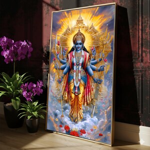 Puede incluir: Una obra de arte enmarcada que representa una deidad de múltiples brazos con piel azul, adornada con joyas y una corona. La figura se encuentra frente a un fondo arquitectónico dorado, con una luz radiante que emana de atrás. La obra de arte está ambientada sobre un fondo de nubes y flores.