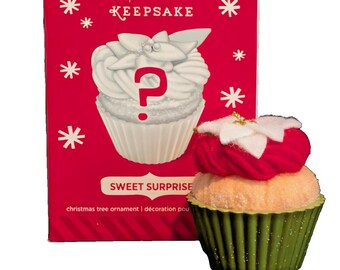 Hallmark "Sweet Surprise" Christmas Cupcakes Ornament Green Repaint #QK5006