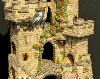 David Winter Cottages 1994 "The Kingmaker’s Castle" Limited Edition 3193/7150
