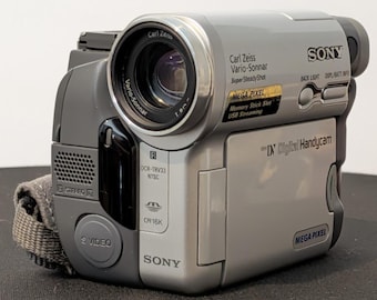 Sony Handycam DCR-TRV33 MiniDV Camcorder 120x Zoom / Night Vision Bundle Tested