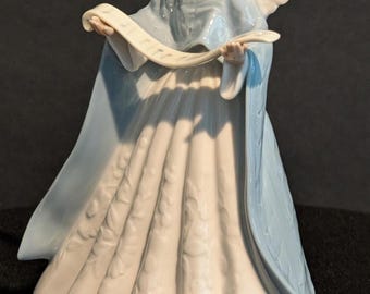 Lladró “Angel Navidad Cantante” – Angel Tree Topper #5719