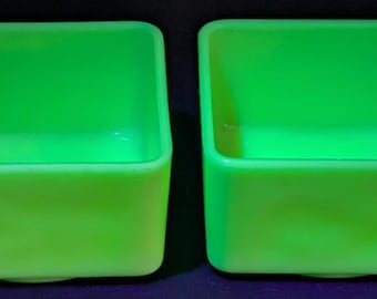 Vintage Jadeite 4x4 Refrigerator Dishes – Set of 2 (1930s–1940s)