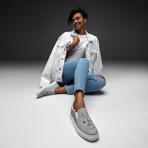 Women&#39;s laceless canvas tennis shoes
