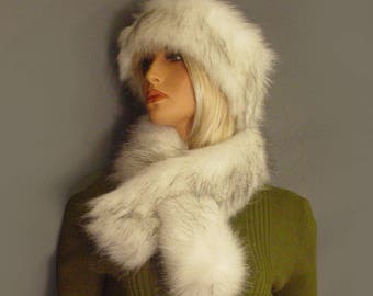 Stilvolle Abend-Jacke mit Kunstpelz-Kragen und Bindegürtel Stilvolle Abend-Jacke mit Kunstpelz-Kragen und Bindegürtel
