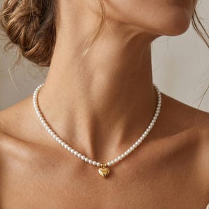 Perlenkette mit Gold Herz Anhänger | Zierliche Perlen Choker