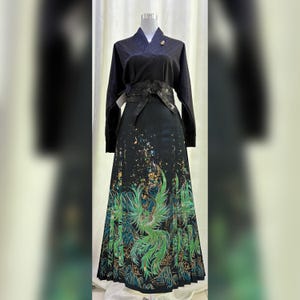 Elegant Gold & Green Phoenix Embroidered Hanfu Set– Iridescent Embroidered Phoenix | Curated Traditional Chinese Top + Dress with Belt (马面裙)