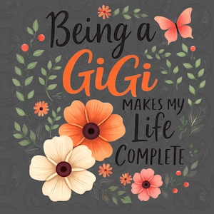 Op de afbeelding: Een digitale afbeelding met de tekst "Being a GiGi makes my life complete." Het ontwerp toont oranje en crèmekleurige bloemen, groene bladeren en een koraalvlinder op een grijze achtergrond met smiley-patronen.