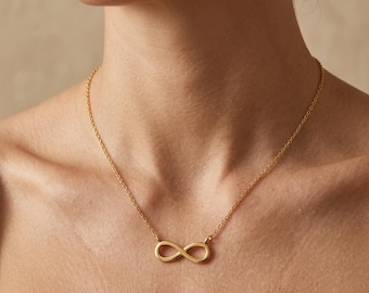 Collar con colgante de infinito con acabado satinado, plata de ley chapada en oro, joyería minimalista para el día a día.