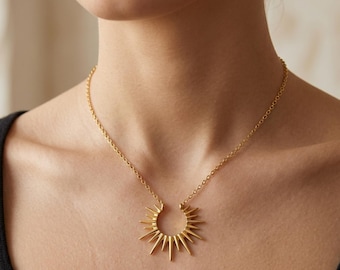 Collar con colgante de sol – Joyería celestial delicada de acero inoxidable - Collar para combinar con otros collares - Collar celestial