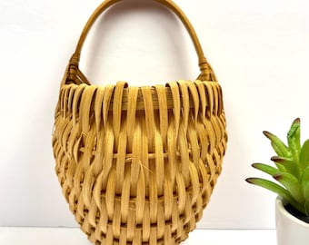 Vintage Handwoven Wall Basket – Rustic Straw Hanging Decor