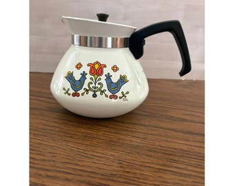 Bule Corning Ware para 6 xícaras, modelo Friendship Blue Bird P-104, em pirocerâmica branca, vintage anos 70.