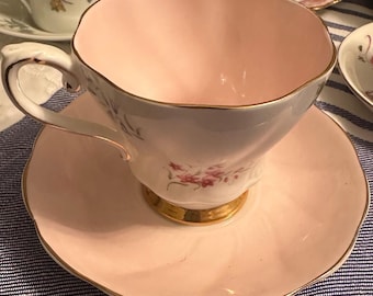Royal Grafton Fine Bone China Pink Floral Teetasse und Untertasse Set England
