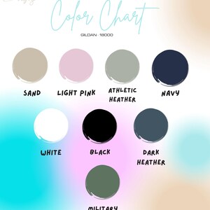 Puede incluir: Una carta de colores con nueve muestras de color circulares: arena, rosa claro, gris atl&eacute;tico, azul marino, blanco, negro, gris oscuro y verde militar. El texto "Color Chart" est&aacute; escrito en cursiva, con la marca "amore vibes" en la parte superior.