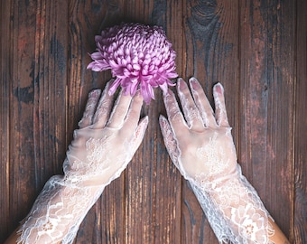 Wedding White Lace Gloves, Bridal Lace Gloves with Eyelash Trim, Vintage Gloves, Bridal Accessories, Bridal Gloves, White Sheer Bridal glove