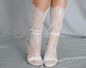 Ivory Bridal Lace Socks, Sheer Lace Ankle Socks, White Bridal Wedding Socks, Vintage Romantic Fashion Accessories, Designer Sheer socks