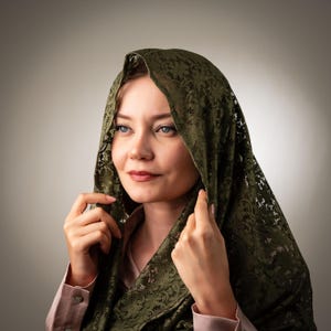 Green Lace Chapel Veil, Catholic Mantilla Veil for Mass, Church or Prayer, Soft Veil with Pouch, Elegant Head Covering for Christian Women