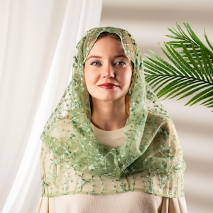 Green Lace Chapel Veil – Catholic Mantilla Veil for Mass, Church or Prayer – Soft Veil with Pouch, Elegant Head Covering for Christian Women