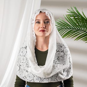 Soft White Lace Chapel Veil – Elegant Catholic Head Covering for Mass, Prayer, and Church – Floral Mantilla for Women