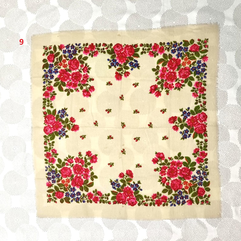 Vintage wollen sjaal met bloemen – Sovjet-Oekraïense Russische baboesjaal – vierkante sjaal van 100% wol – Kies je ontwerp afbeelding 10