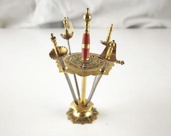 Set vintage cocktailprikkers met Toledo-zwaard: bargerei uit het midden van de eeuw, Spaanse stijl