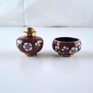 Small Vintage Cloisonné Salt and Pepper Shaker Set Enamel Floral Asian Decor Collectible Chinese Tableware Kitchen Dining Gift