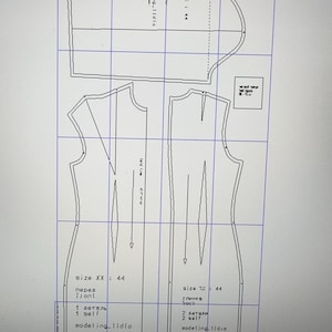 Pode incluir: Imagem digital de um padrão de vestido, com peças da frente e das costas do corpete, um padrão de manga e etiquetas de texto. O padrão está marcado com o tamanho 44 e inclui o texto "modeling lidio". A imagem é exibida em uma grade.