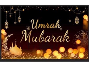 Puede incluir: Bandera negra y dorada de Umrah Mubarak con una silueta de mezquita, luna creciente y linternas colgantes. El texto "Umrah Mubarak" está en escritura dorada, con un efecto bokeh en el fondo.