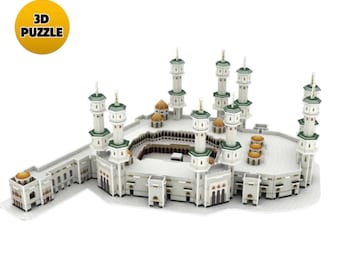 Puede incluir: Un rompecabezas 3D de la Masjid al-Haram en La Meca, con paredes blancas, minaretes con techos verdes y pequeñas cúpulas doradas. La estructura incluye un patio central con un edificio cúbico negro, todo en un formato de modelo detallado.