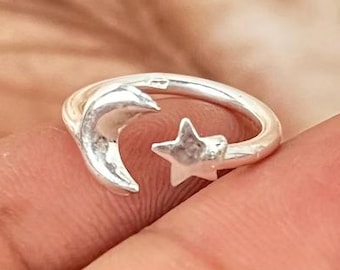 スターリングシルバーの繊細な月と星のリング、ボヘミアンリング
